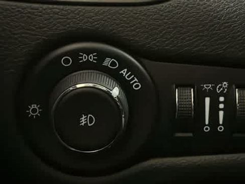 Used 2021 Jeep Cherokee Latitude Lux FWD image 15