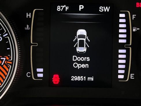 Used 2015 Jeep Cherokee Latitude w/ Cold Weather Group AWD/4WD image 17