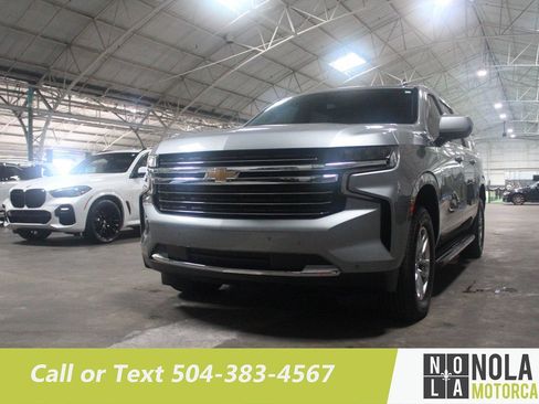 Used 2024 Chevrolet Suburban LT RWD image 3