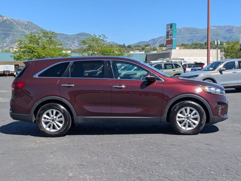 Used 2020 Kia Sorento FWD V6 image 2