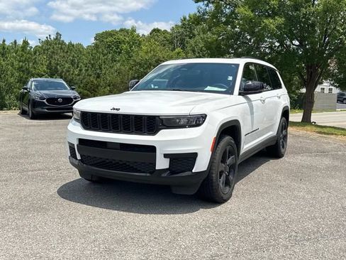 Used 2023 Jeep Grand Cherokee L Laredo AWD/4WD image 9