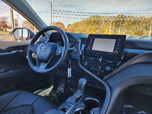 Used 2023 Toyota Camry SE image 13