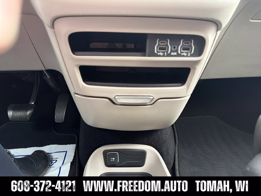Used 2023 Chrysler Voyager LX FWD image 20