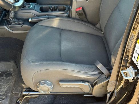 Used 2018 Jeep Wrangler Unlimited Sport S image 19