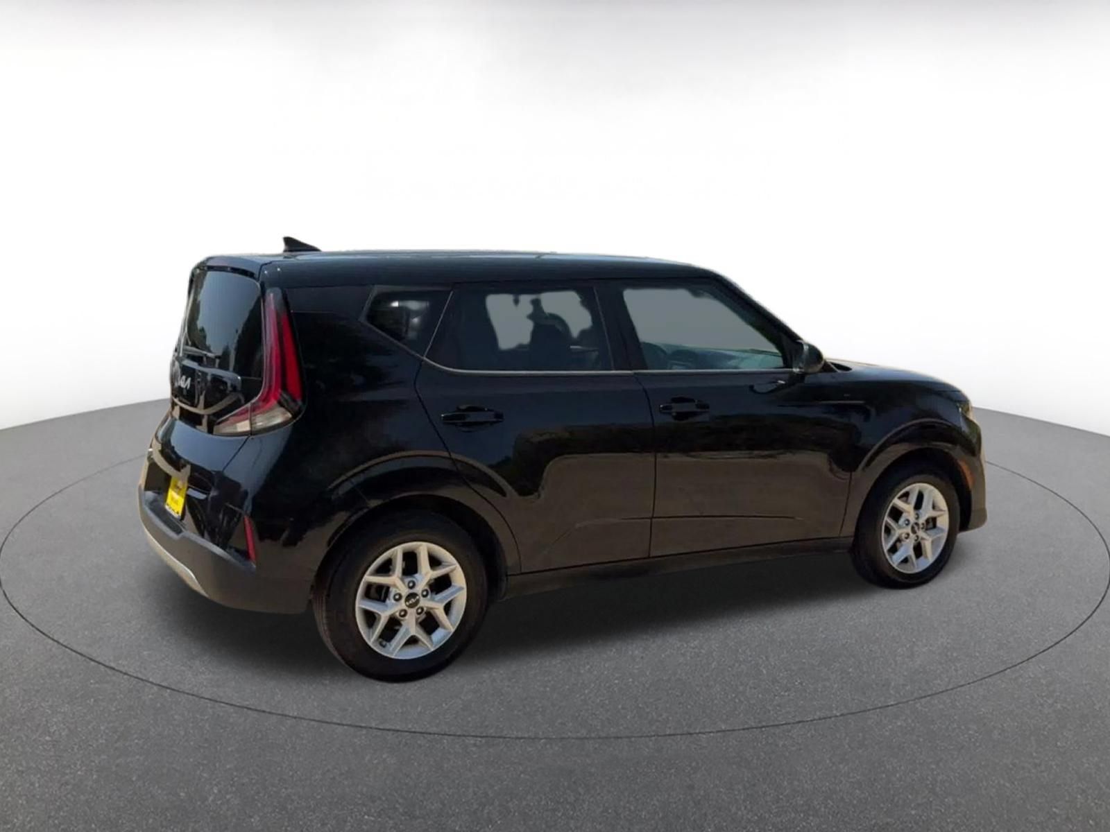 Used 2025 Kia Soul LX w/ LX Technology Package FWD image 14