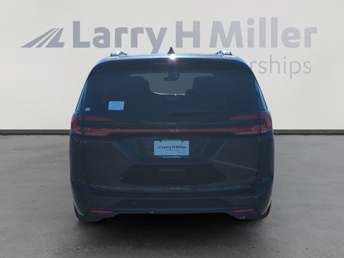New 2026 Chrysler Pacifica Limited w/ S Appearance Package image 4