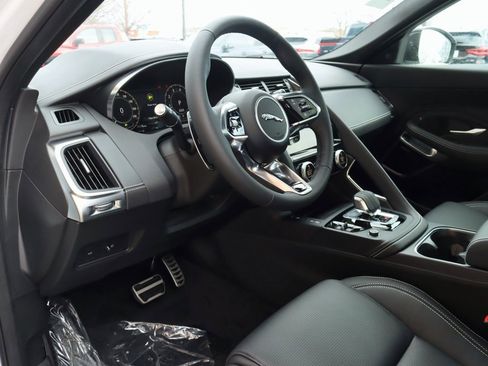 Certified 2024 Jaguar E-PACE R-Dynamic SE image 13