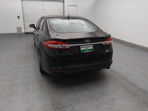 Used 2018 Ford Fusion SE w/ Fusion SE Technology Package FWD image 6