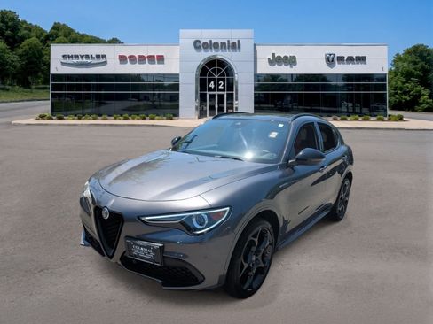 Used 2023 Alfa Romeo Stelvio Veloce AWD/4WD image 2
