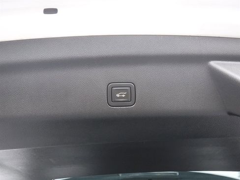 Used 2023 Cadillac Escalade ESV Premium Luxury image 11