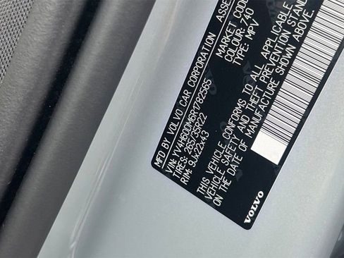 Certified 2024 Volvo XC60 T8 Ultimate w/ Protection Package Premier image 30