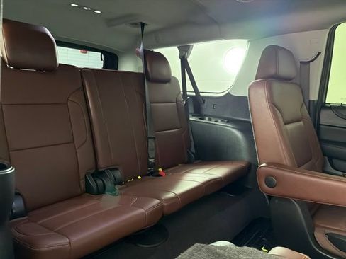 Used 2019 Chevrolet Suburban Premier w/ Premier Plus Edition RWD image 19
