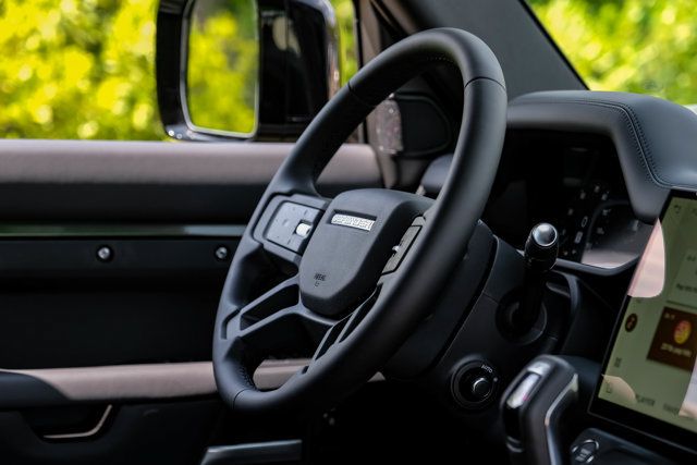 New 2026 Land Rover Defender 110 X-Dynamic SE AWD/4WD image 19