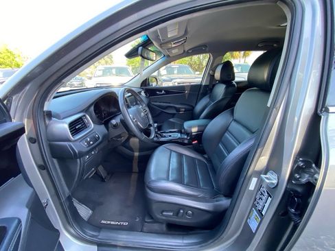 Used 2019 Kia Sorento EX image 31
