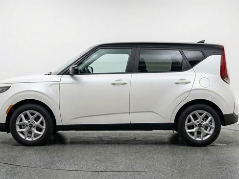 Used 2025 Kia Soul LX w/ LX Technology Package image 5