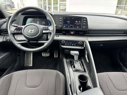 Certified 2025 Hyundai Elantra Sport FWD image 11