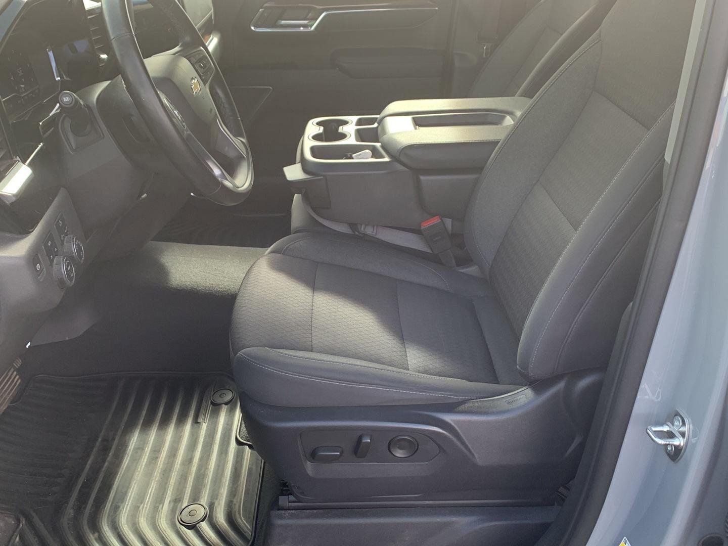 Used 2024 Chevrolet Silverado 1500 LT AWD/4WD image 21