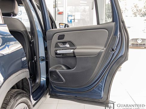 Used 2021 Mercedes-Benz GLB 250 4MATIC image 39