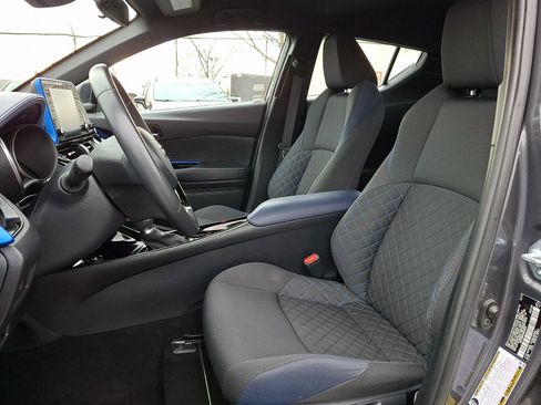 Used 2022 Toyota C-HR XLE FWD image 13