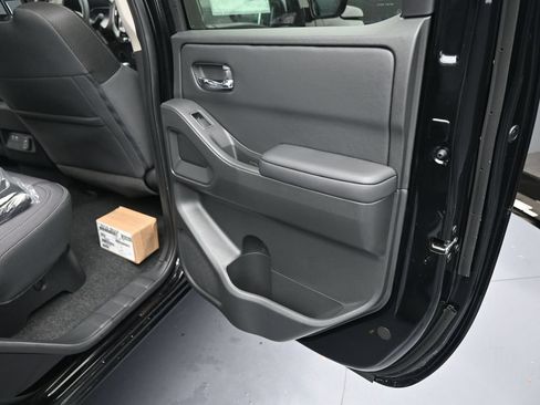 Used 2025 Nissan Frontier SV w/ SV Convenience Package AWD/4WD image 36