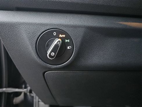 Used 2024 Volkswagen Jetta SE image 25