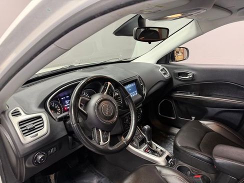 Used 2020 Jeep Compass Latitude w/ Cold Weather Group AWD/4WD image 17