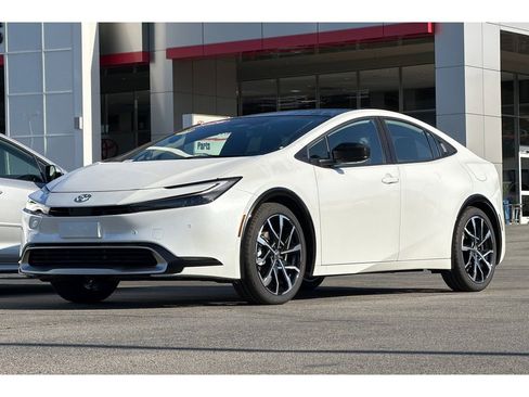 Used 2026 Toyota Prius Plug-In Hybrid FWD image 7