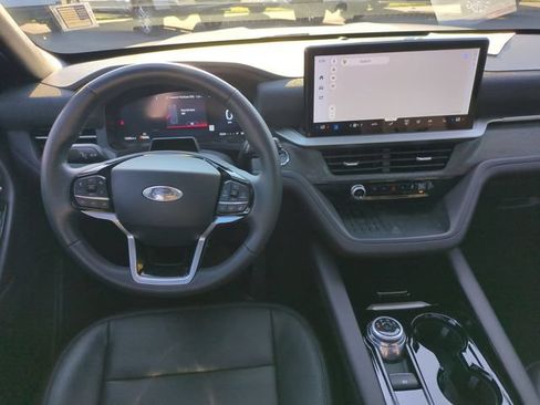 Used 2025 Ford Explorer Platinum w/ Ultimate Package AWD/4WD image 31