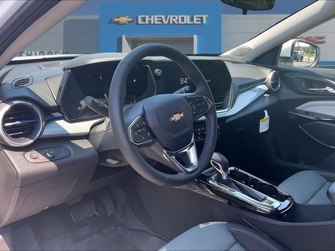 New 2026 Chevrolet Trax LT w/ Driver Confidence Package FWD image 7