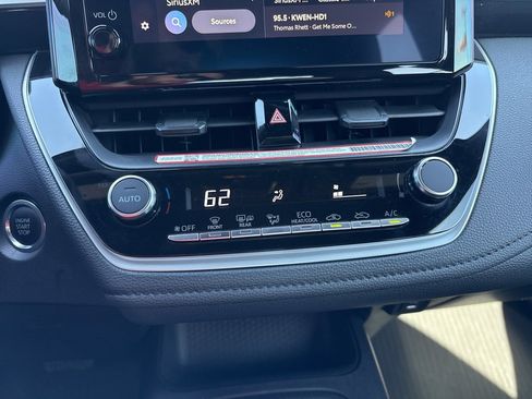 Used 2025 Toyota Corolla SE image 16