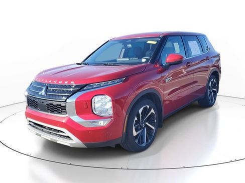 Used 2023 Mitsubishi Outlander 4WD Plug-In Hybrid image 3