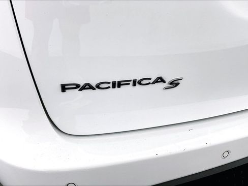 Used 2024 Chrysler Pacifica Limited FWD image 31