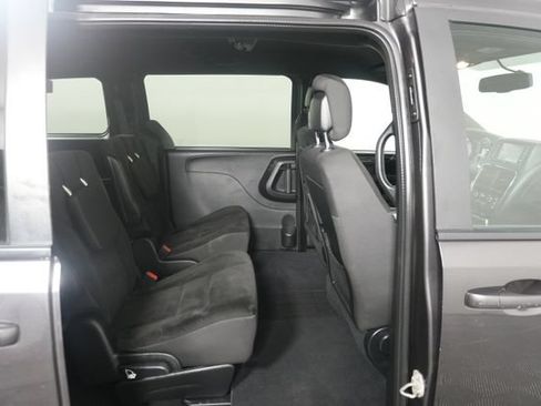 Used 2018 Dodge Grand Caravan SE FWD image 27