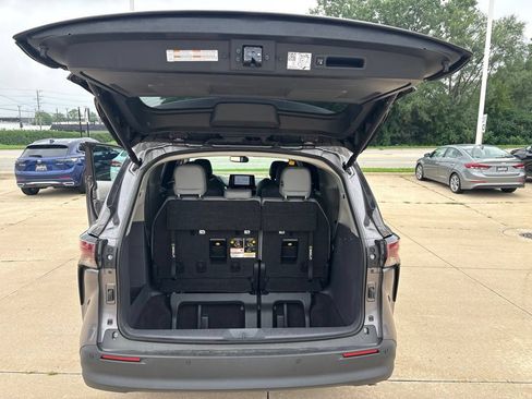 Used 2023 Toyota Sienna XLE AWD/4WD image 24