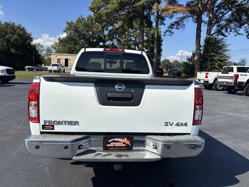 Used 2014 Nissan Frontier SV w/ SV Value Truck Package AWD/4WD image 5
