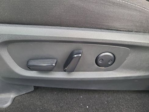 Used 2024 Nissan Pathfinder SV image 24