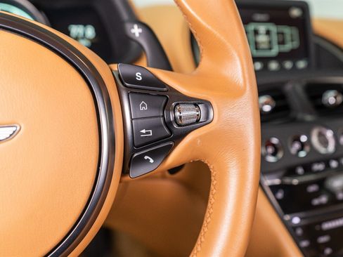 Used 2017 Aston Martin DB11 V12 RWD image 95