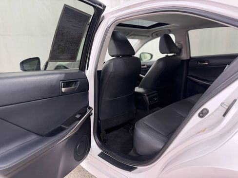 Used 2018 Lexus IS 300 AWD w/ Comfort Package image 32