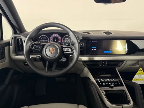 Certified 2025 Porsche Cayenne image 21