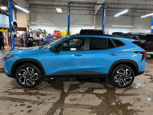 New 2026 Chevrolet Trax RS w/ Sunroof Package FWD image 2