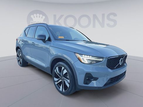 Used 2023 Volvo XC40 B5 Plus w/ Climate Package AWD/4WD image 10