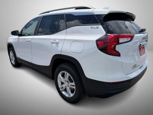 Used 2022 GMC Terrain SLE w/ Driver Convenience Package FWD image 4