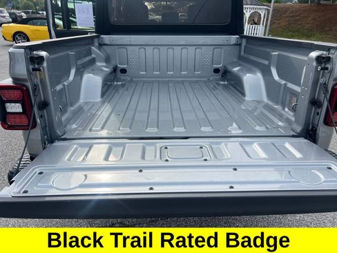 Used 2021 Jeep Gladiator Sport image 22