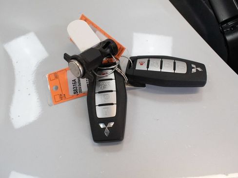 Used 2024 Mitsubishi Outlander 4WD Plug-In Hybrid image 25