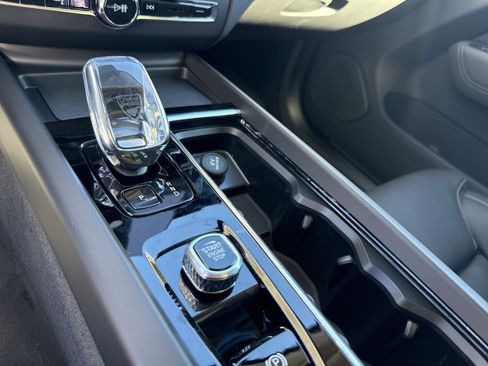 New 2026 Volvo XC60 B5 Ultra w/ Protection Package Premier image 23