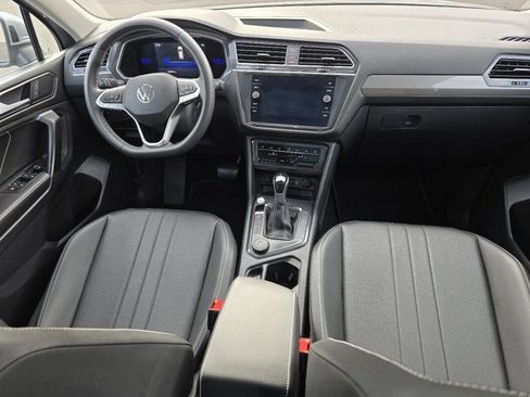 Used 2023 Volkswagen Tiguan SE AWD/4WD image 18