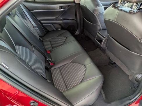 Used 2022 Toyota Camry SE image 19