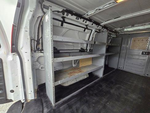 Used 2014 Chevrolet Express 2500 RWD image 13