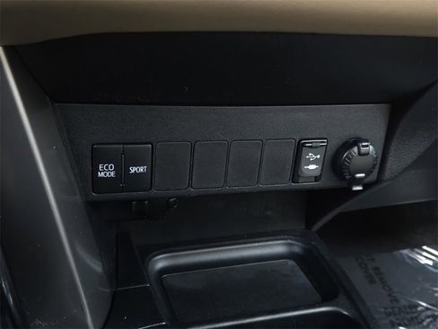 Used 2018 Toyota RAV4 XLE w/ Plus Extra Value Package image 21