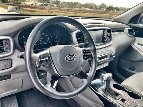 Used 2019 Kia Sorento SX w/ SX Touring Package image 11